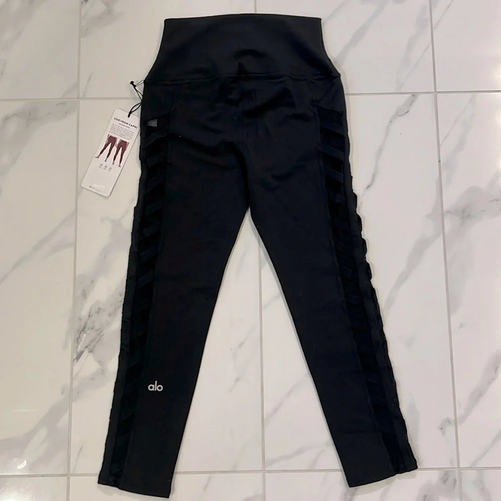 🆕 Alo Yoga Black Chevron Airbrushed High Waist Cropped Leggings Women’s Size XS